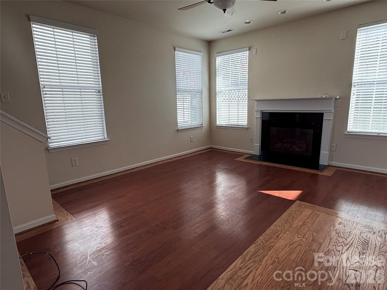 7549 Bluff Point Ln - Photo 5 of 16