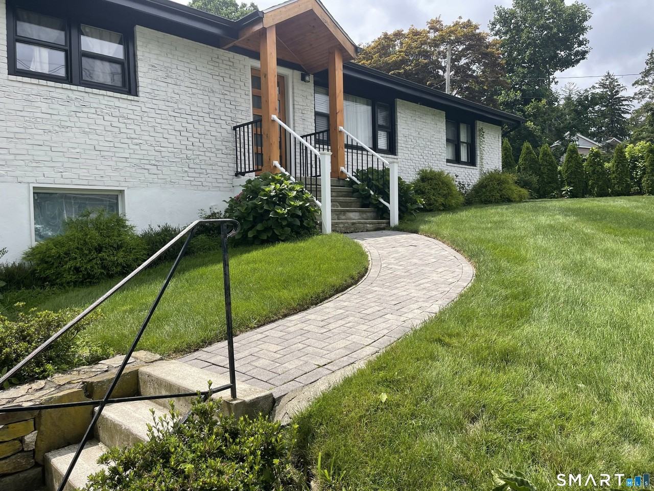 88 Yale Ave - Photo 6 of 36