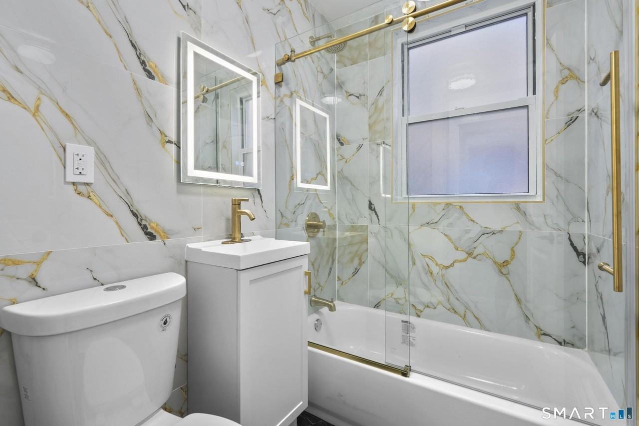 276 Bond St - Photo 5 of 16