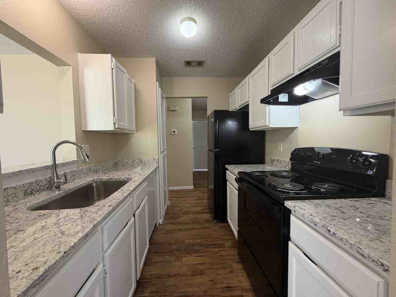 1004 Ridgemont St #1 - Photo 5 of 16