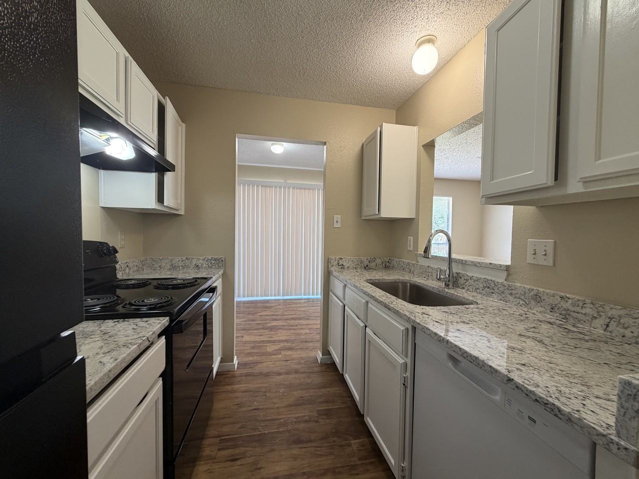 1004 Ridgemont St #1 - Photo 6 of 16