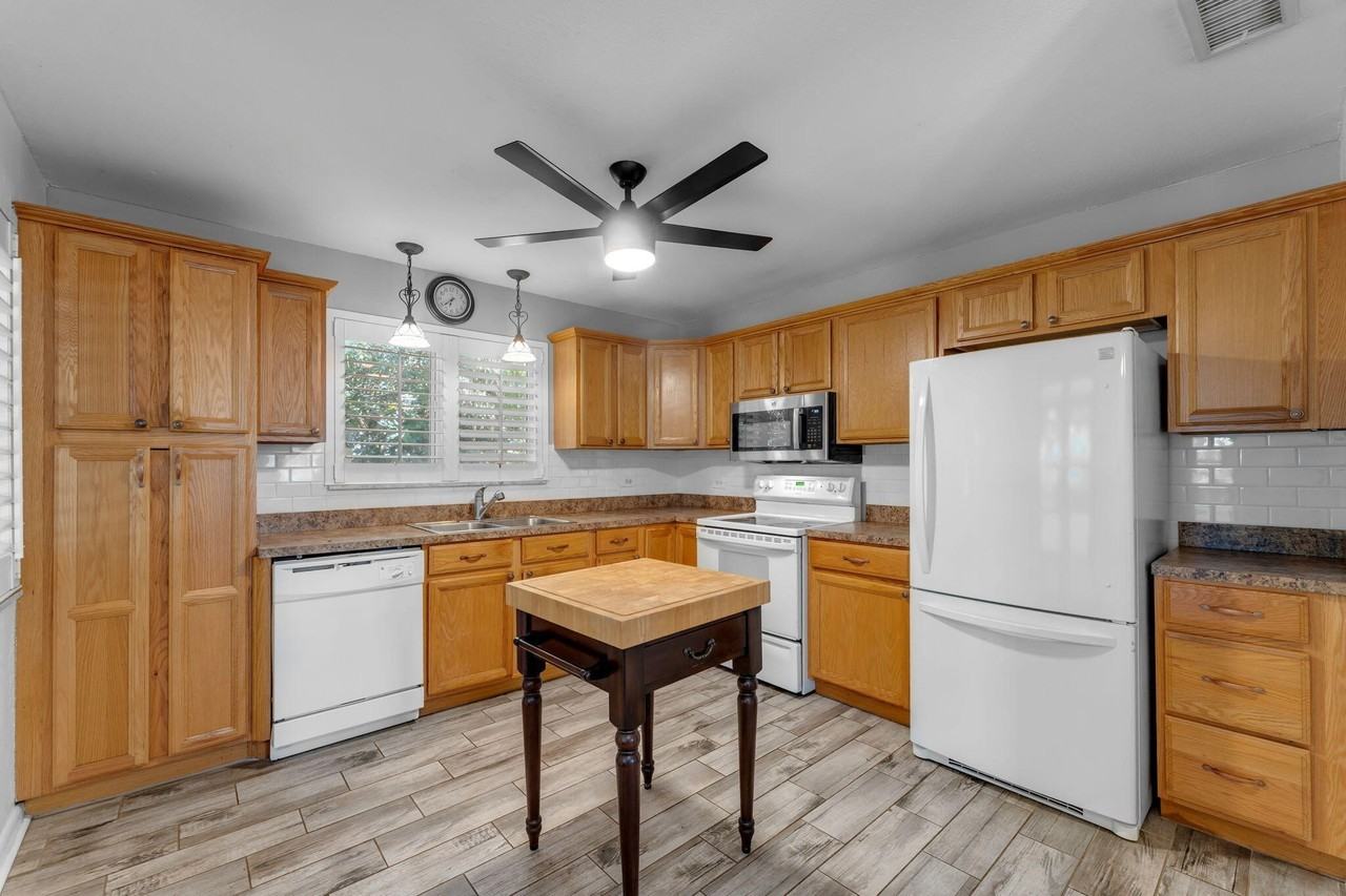 803 Brown St - Photo 3 of 41