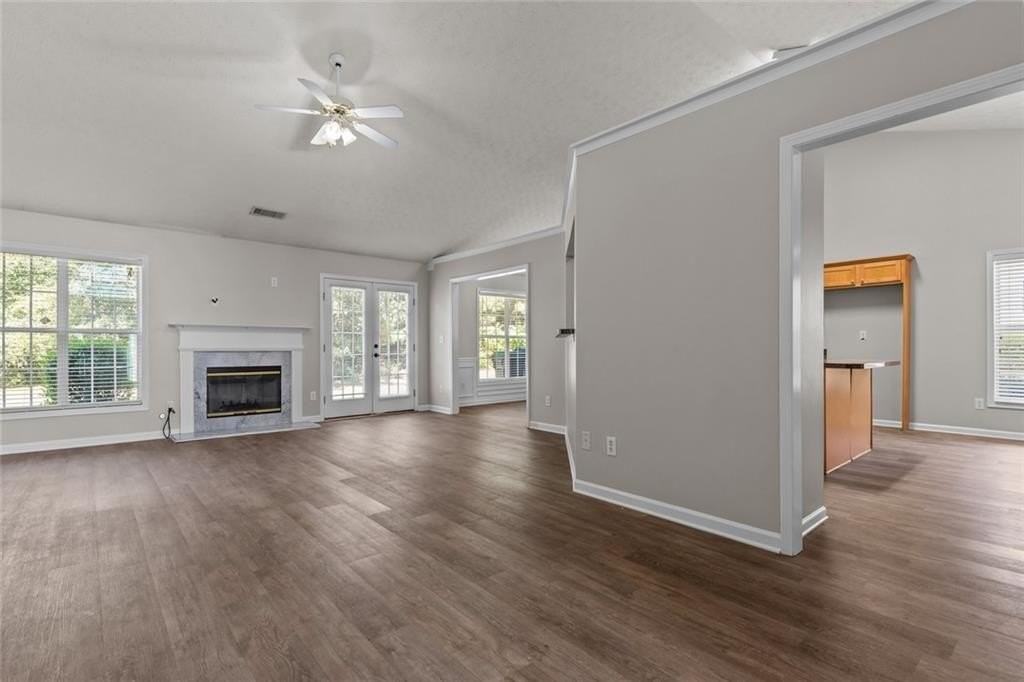 3160 Victoria Park Dr - Photo 4 of 36