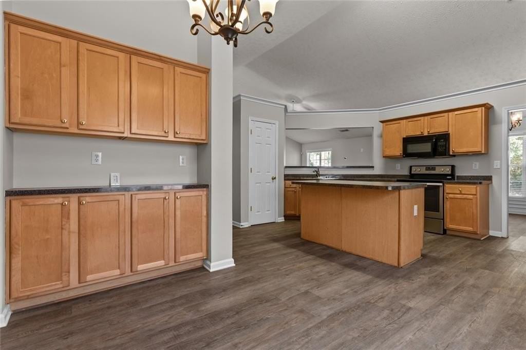 3160 Victoria Park Dr - Photo 6 of 36