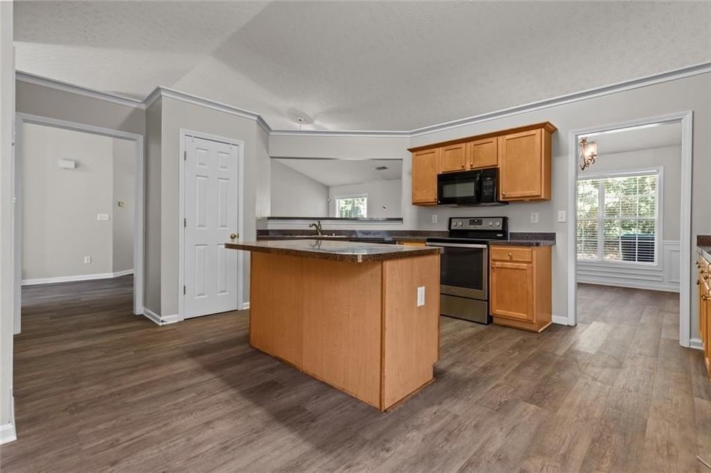 3160 Victoria Park Dr - Photo 7 of 36