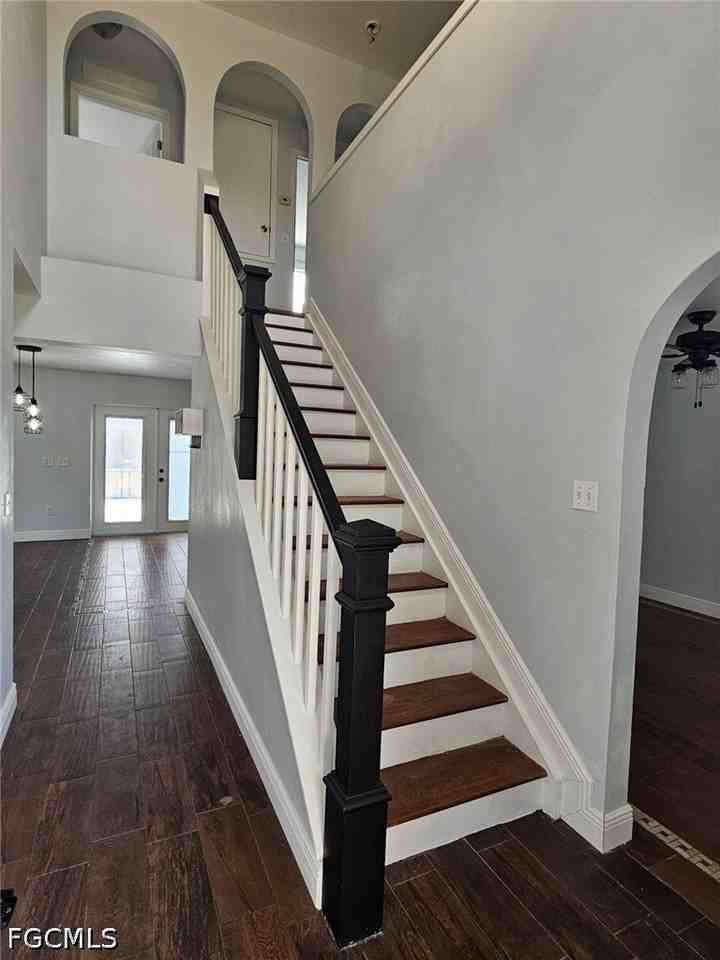 2412 King Ave N - Photo 3 of 25