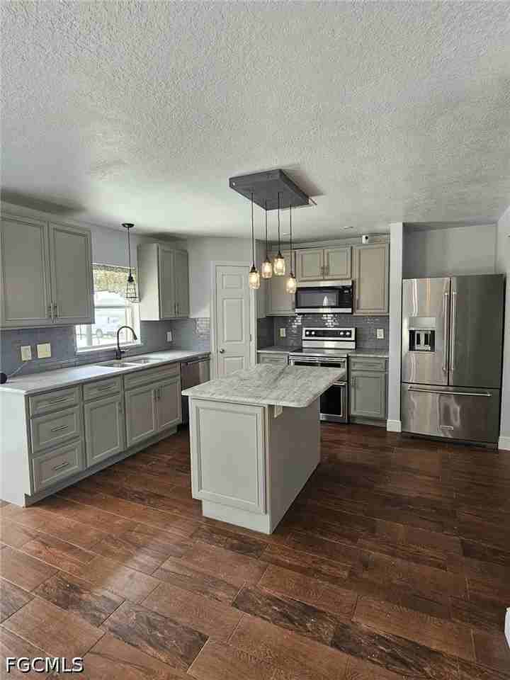 2412 King Ave N - Photo 5 of 25