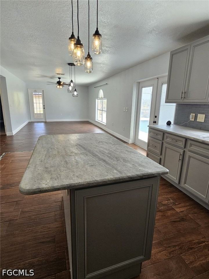 2412 King Ave N - Photo 6 of 25