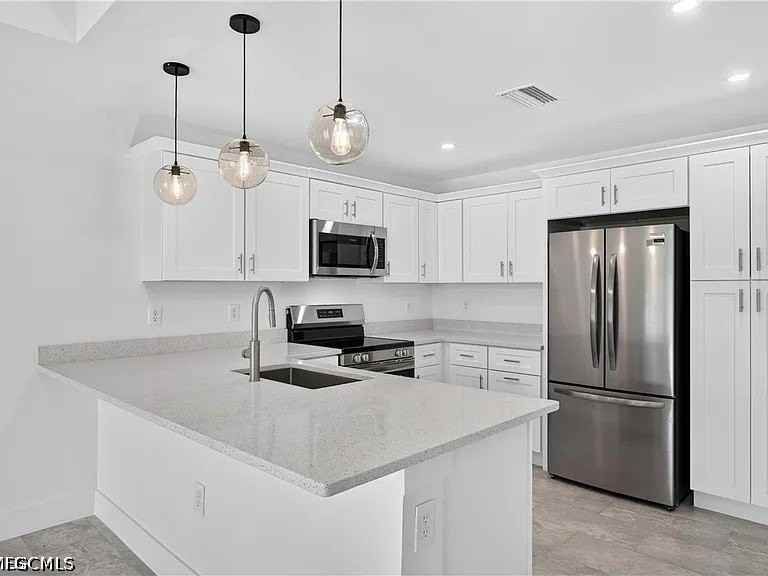 4688 Golfview Blvd - Photo 3 of 11