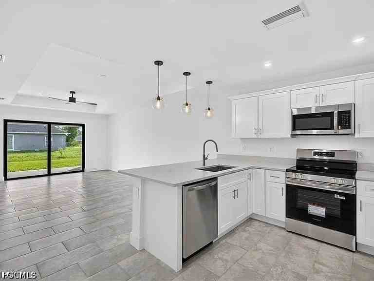 4688 Golfview Blvd - Photo 4 of 11