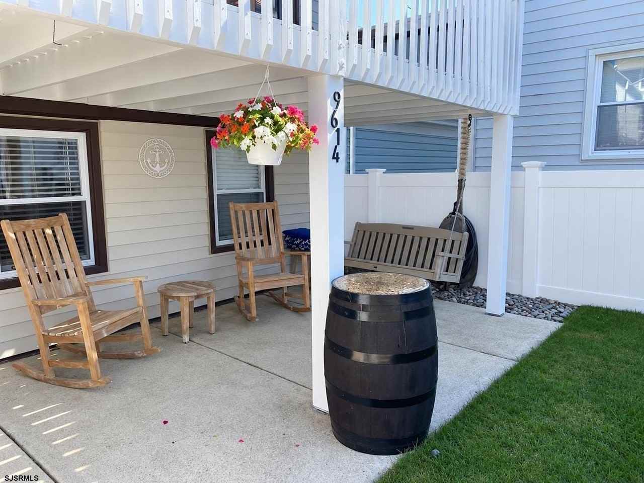 9614 Monmouth Ave - Photo 2 of 31