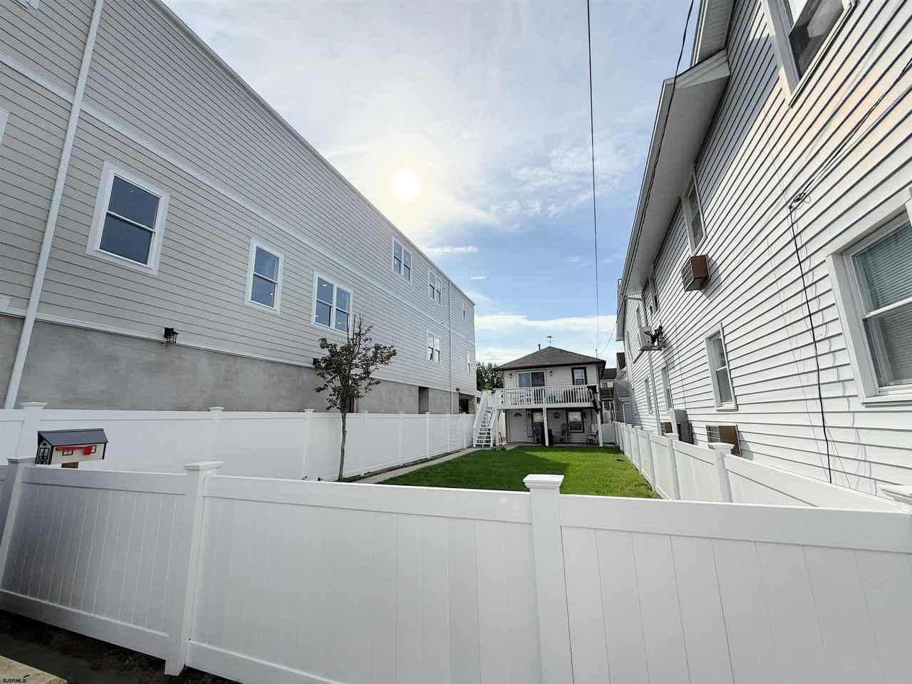 9614 Monmouth Ave - Photo 3 of 31