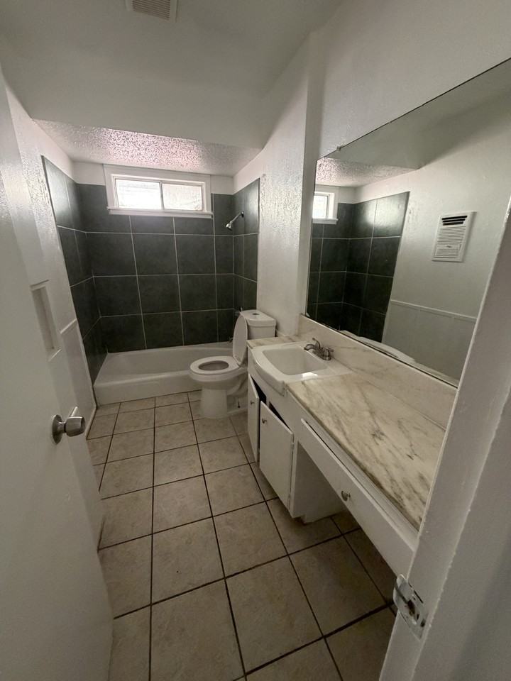 2912 Lourdes St #2912 - Photo 3 of 7