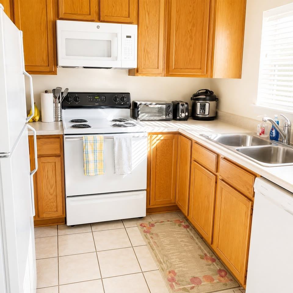466 N 400 E - Photo 3 of 12
