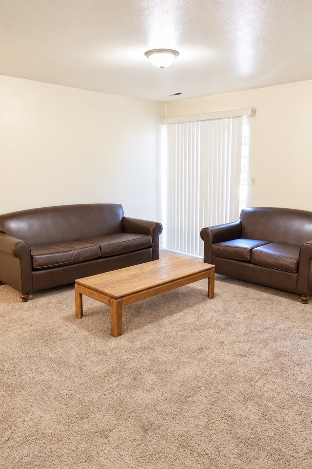 747 N 200 E - Photo 3 of 12
