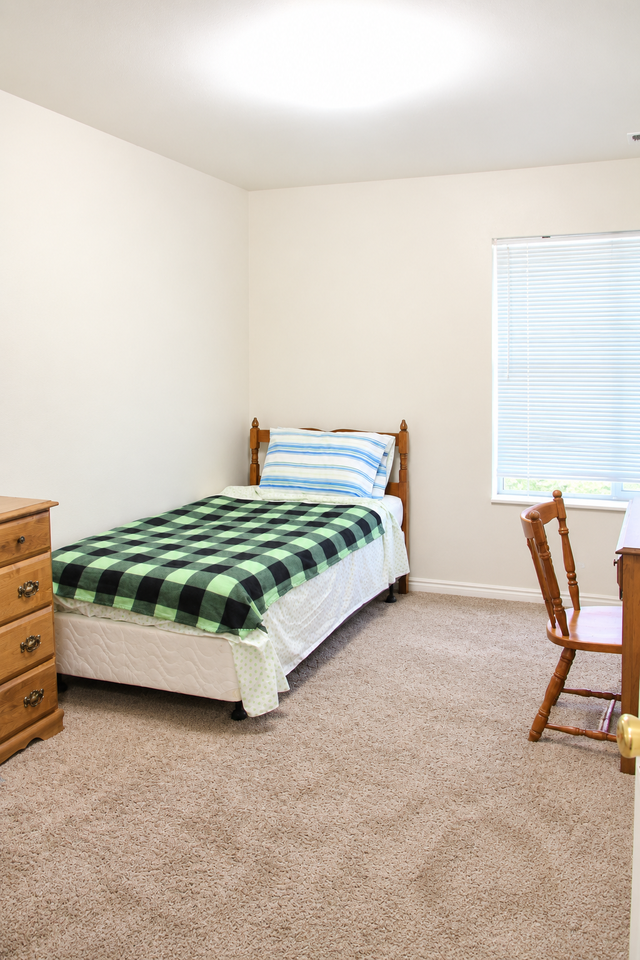 747 N 200 E - Photo 7 of 12