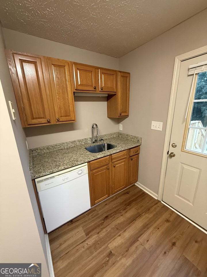 47B Ensign Rd - Photo 4 of 7