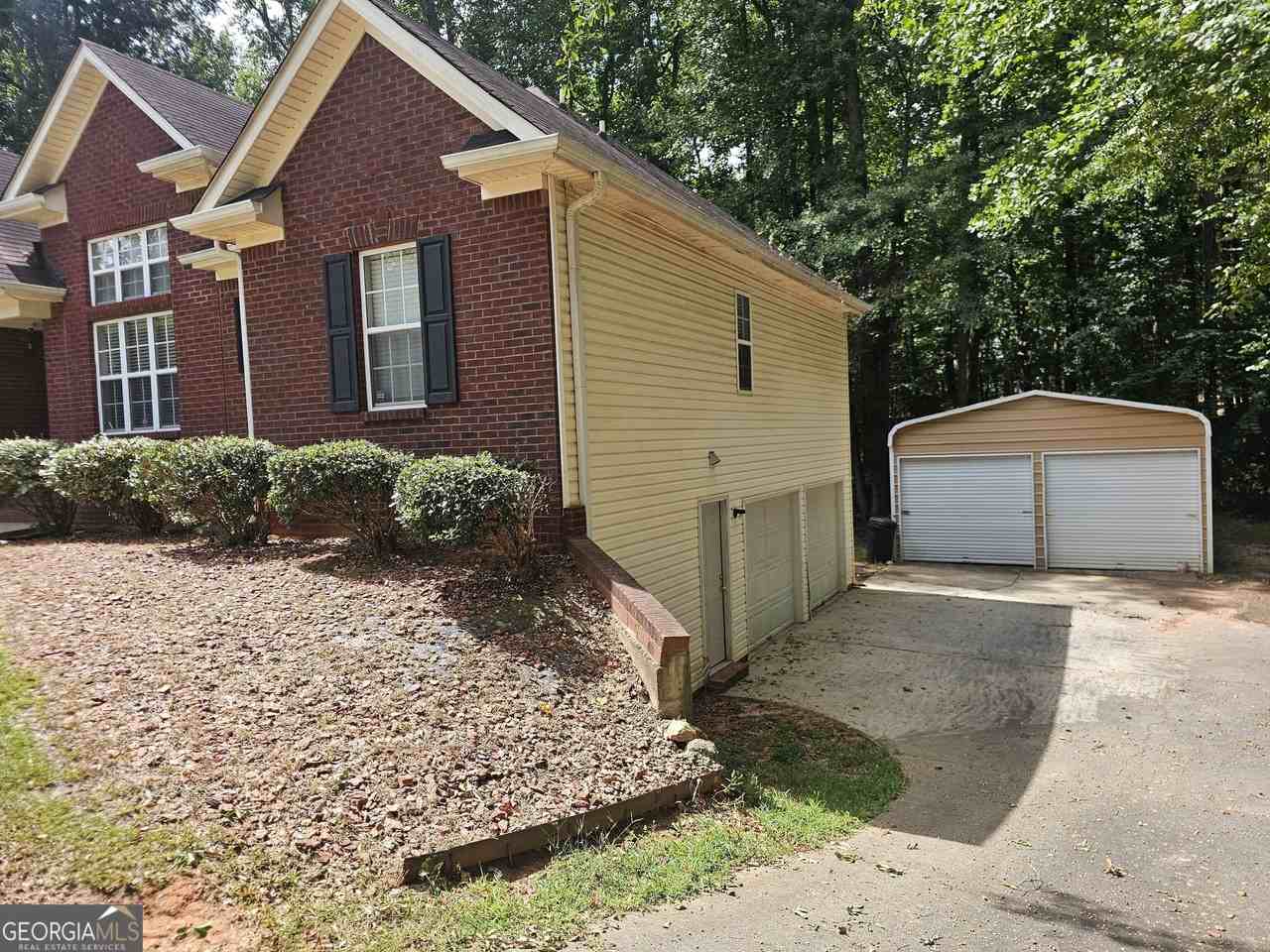 40 Summerwood Ln - Photo 2 of 37