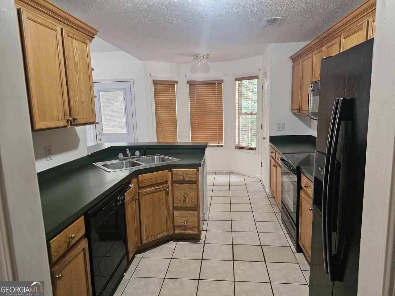 40 Summerwood Ln - Photo 6 of 37