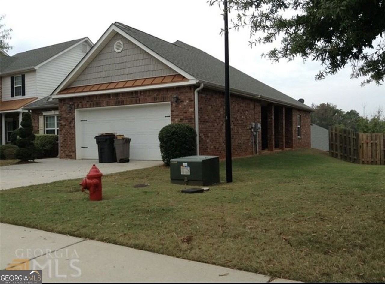 221 Polo Ln - Photo 2 of 17