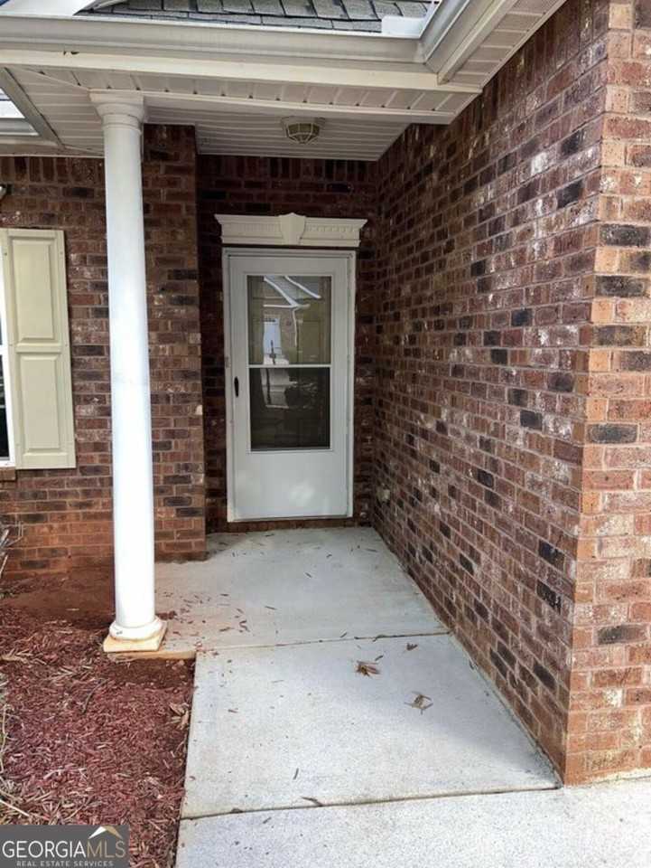 221 Polo Ln - Photo 3 of 17