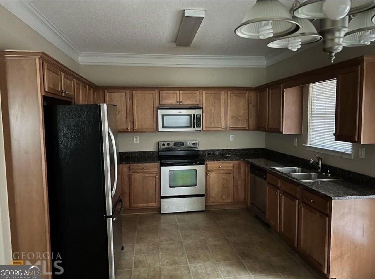 221 Polo Ln - Photo 5 of 17