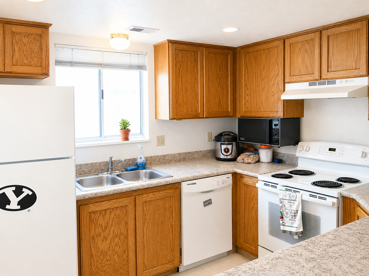886 E 820 N - Photo 3 of 11