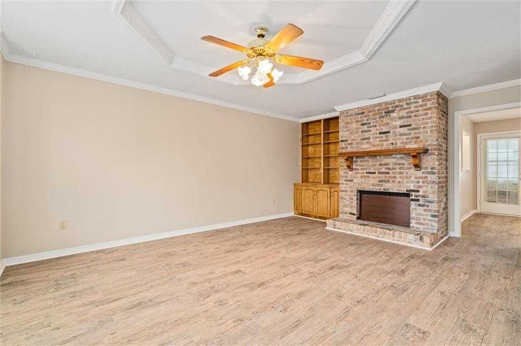 270 Hillcrest Rd #401 - Photo 4 of 25