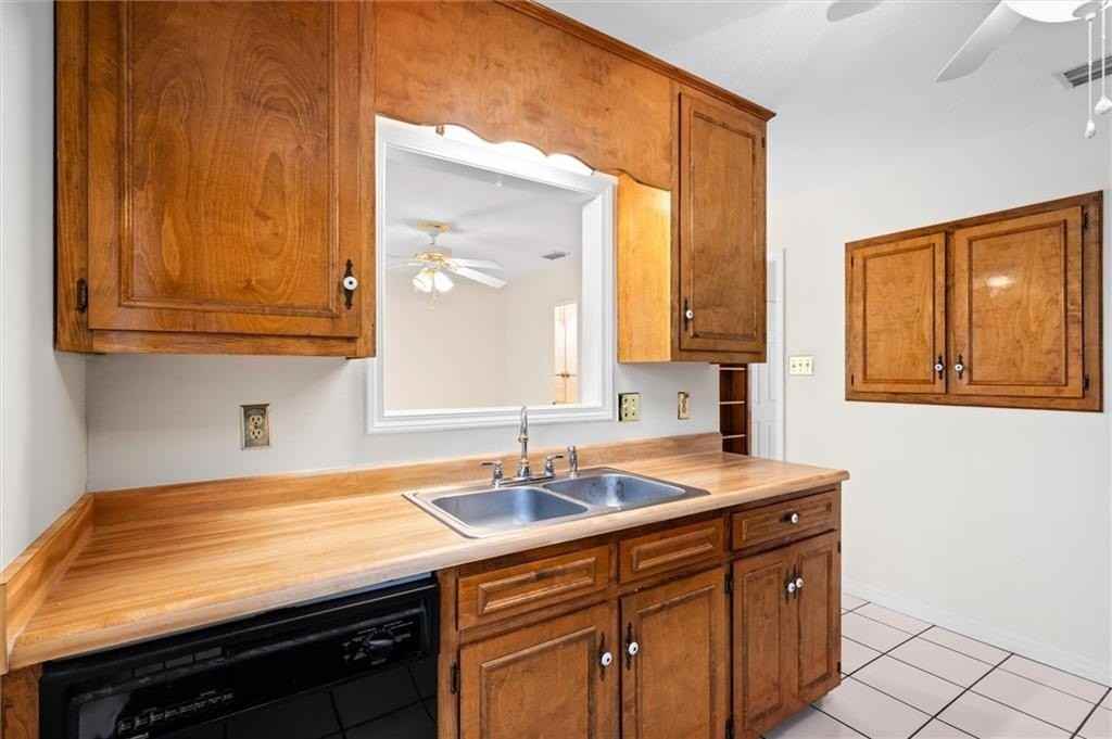 270 Hillcrest Rd #401 - Photo 6 of 25