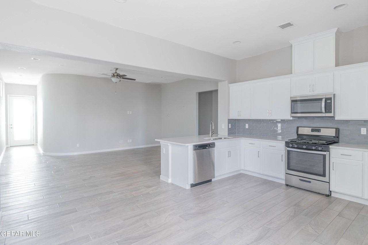 10608 Hidden Palm Pl - Photo 3 of 36