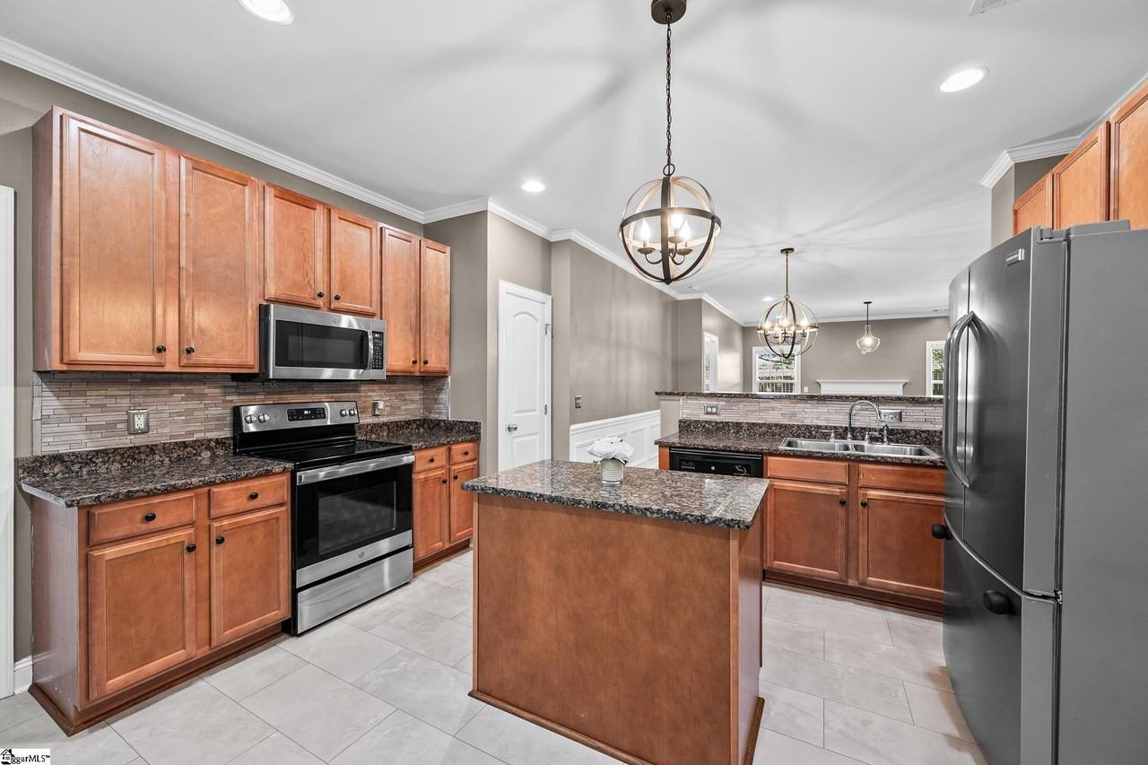207 Louisville Dr - Photo 4 of 50