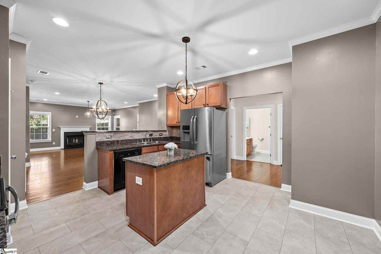 207 Louisville Dr - Photo 5 of 50