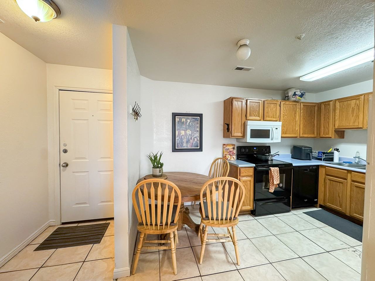 850 N University Ave - Photo 2 of 46