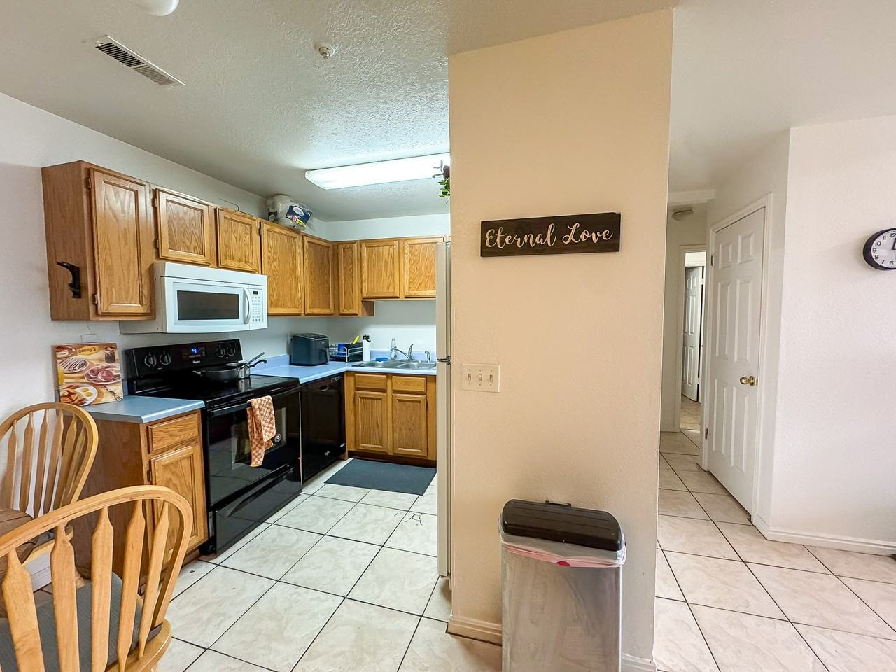 850 N University Ave - Photo 3 of 46