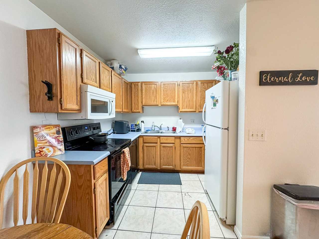 850 N University Ave - Photo 4 of 46