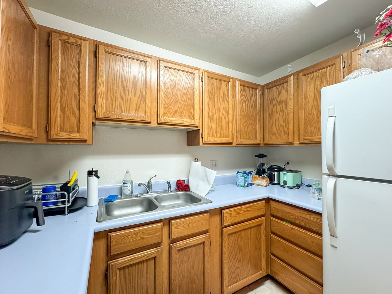 850 N University Ave - Photo 6 of 46