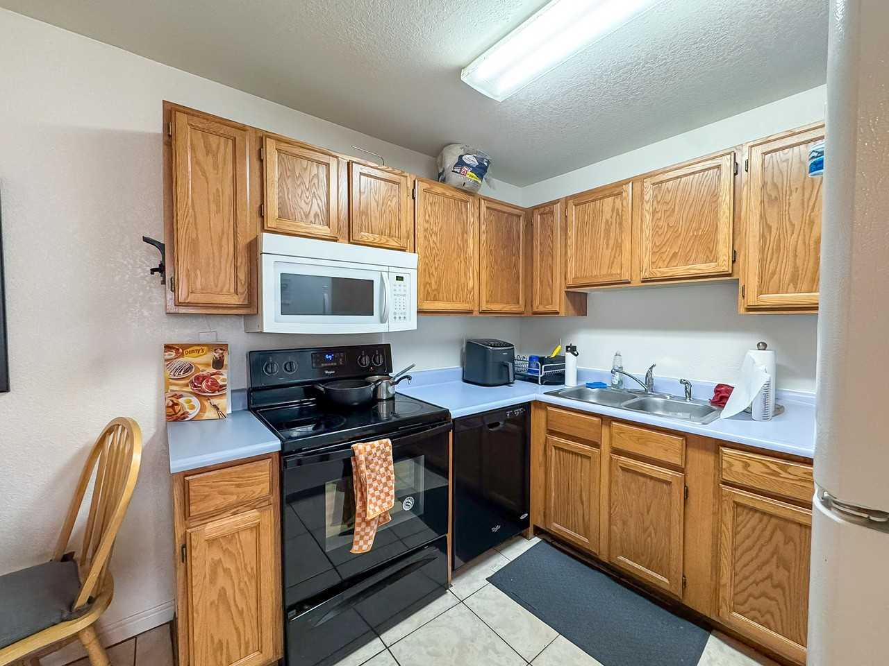 850 N University Ave - Photo 7 of 46