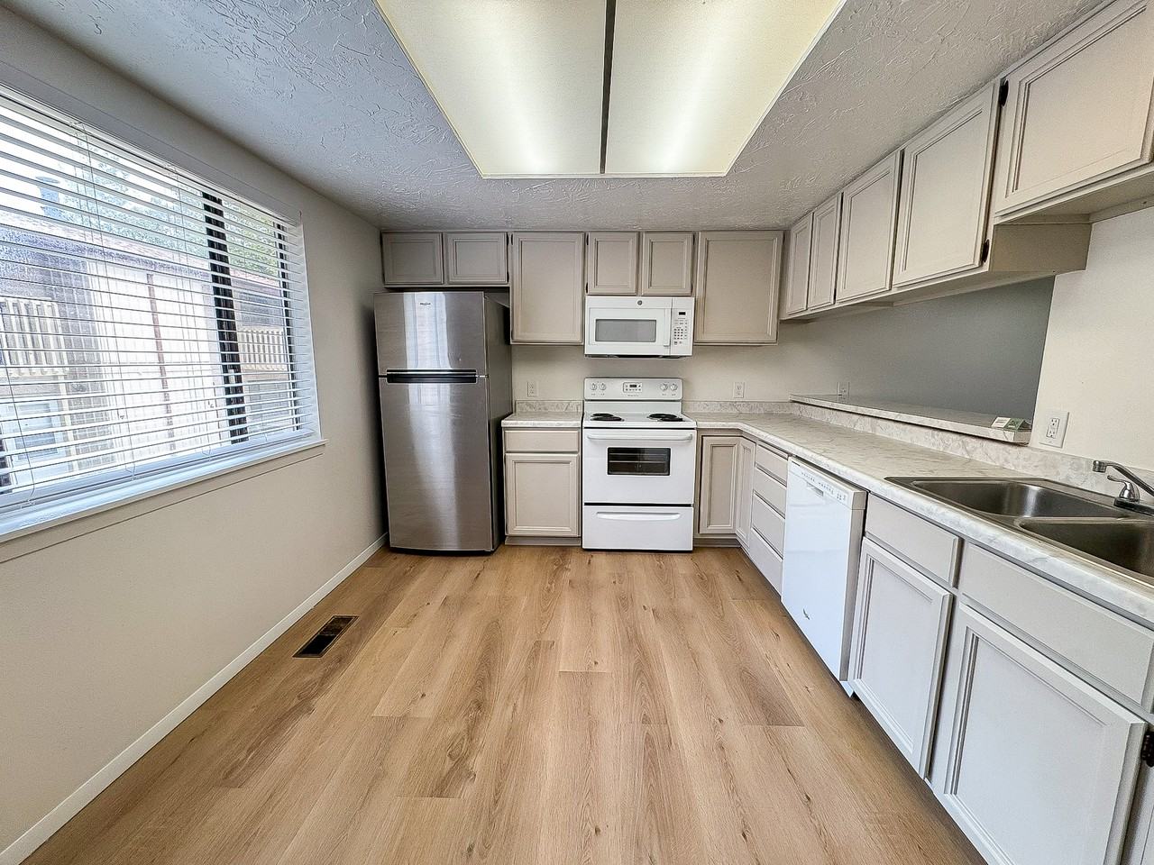 7265 S 1950 E #1 - Photo 3 of 26