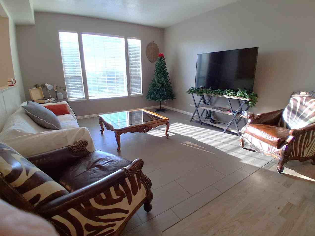609 N Seven Peaks Blvd - Photo 3 of 28