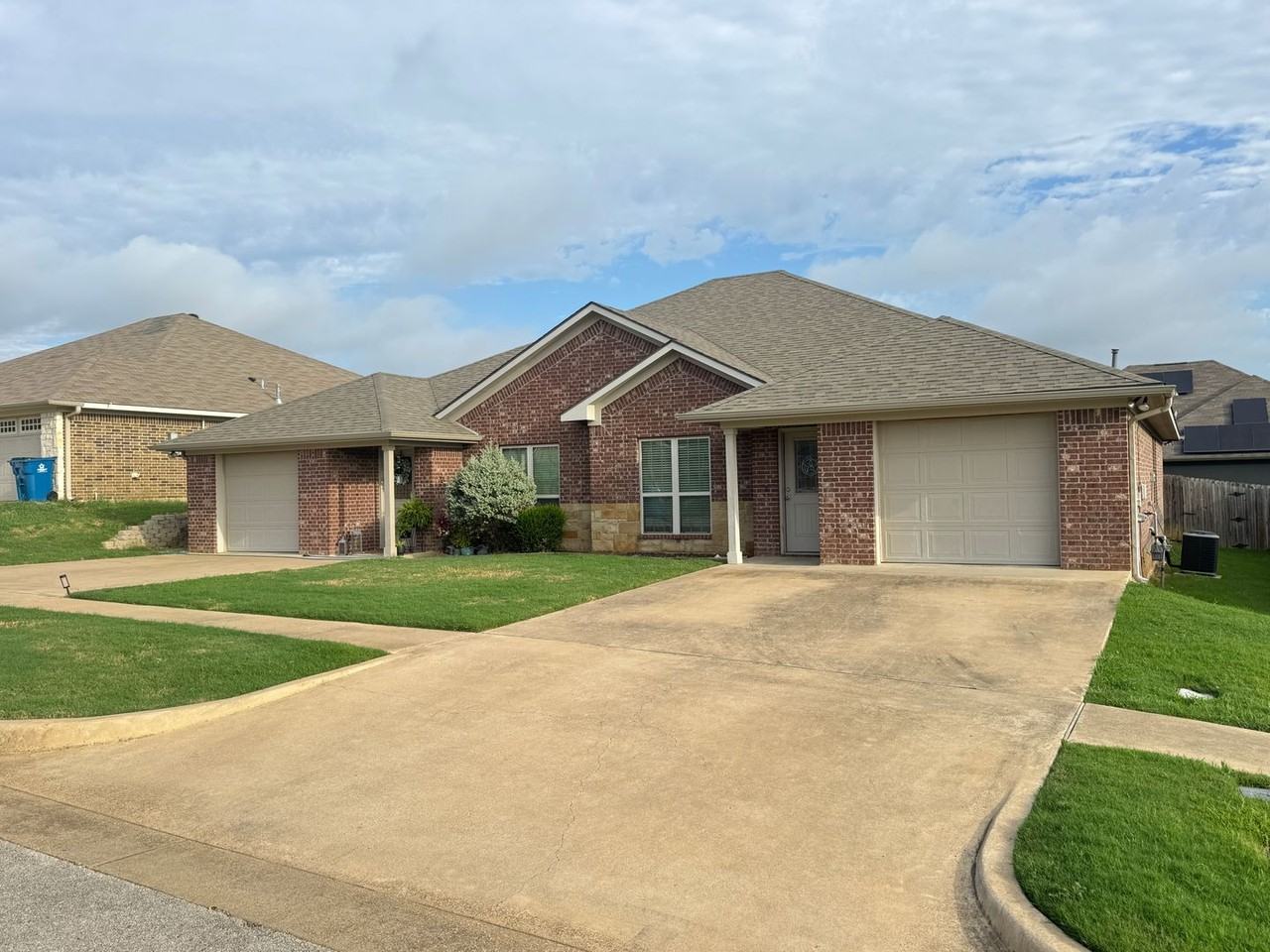 328 Princess Pl - Photo 2 of 32