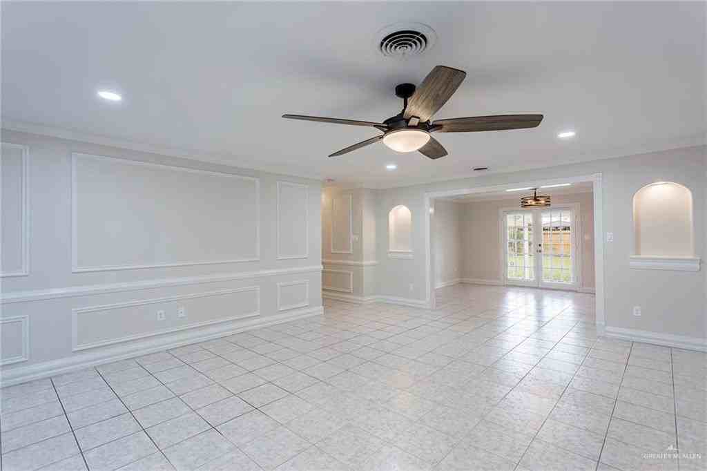 1613 Tulip Ave - Photo 3 of 15