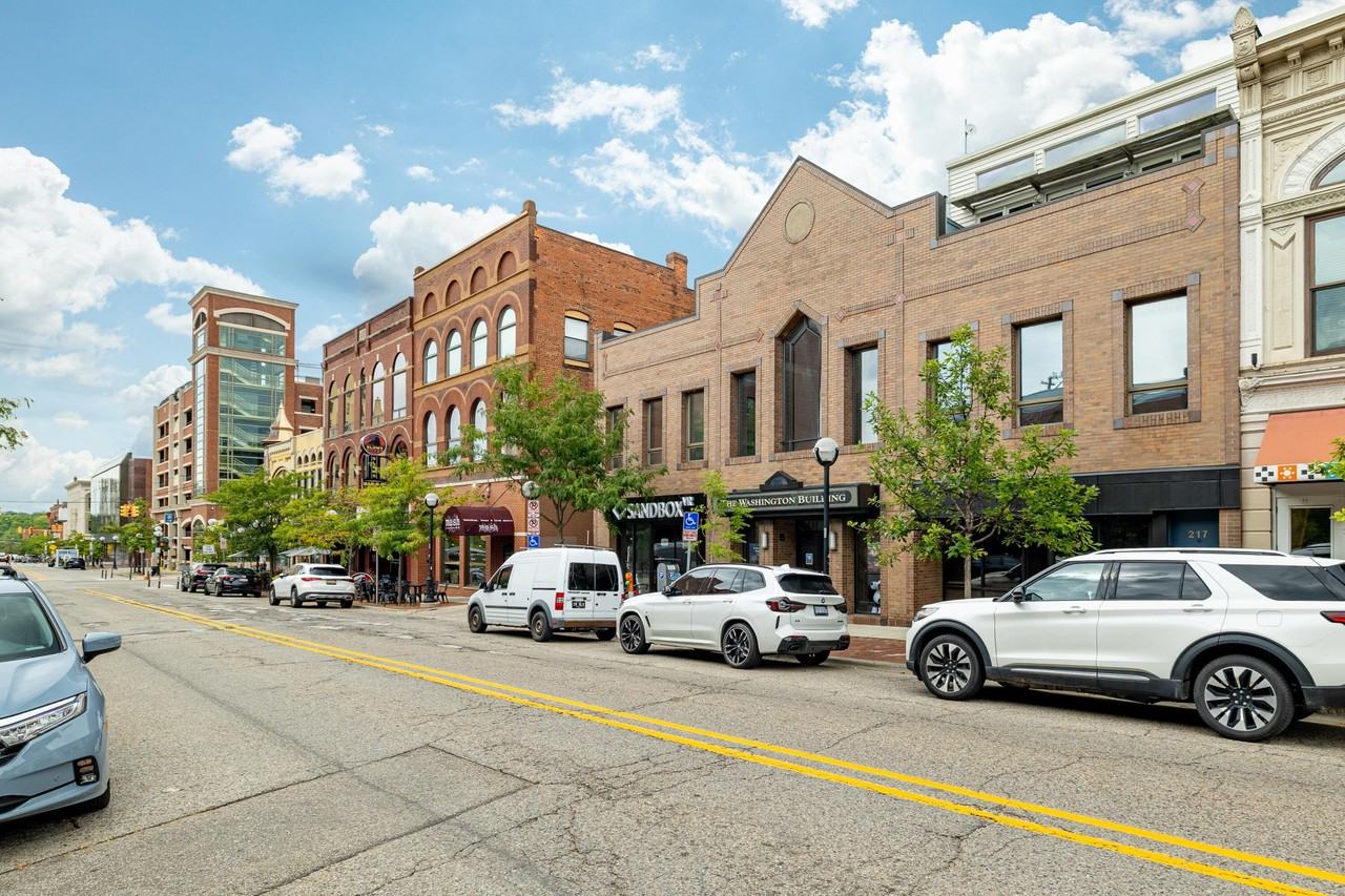 217 E Washington St - Photo 2 of 18