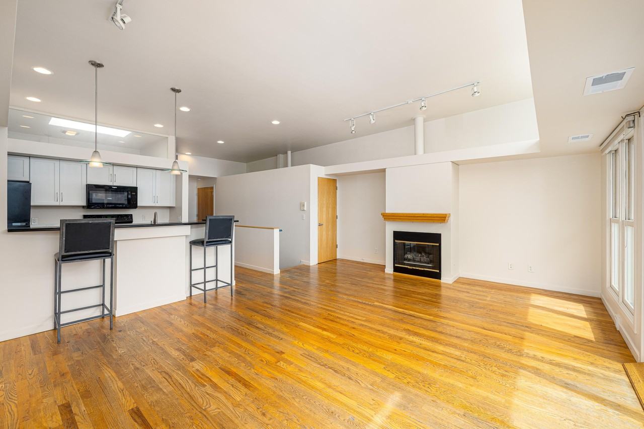 217 E Washington St - Photo 4 of 18