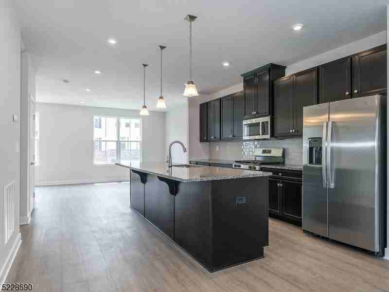 31 Force Dr - Photo 4 of 24