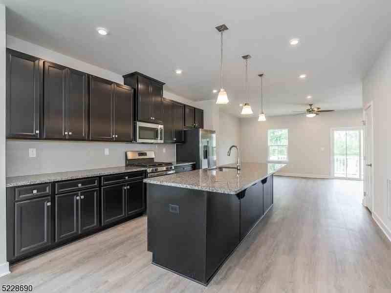 31 Force Dr - Photo 6 of 24