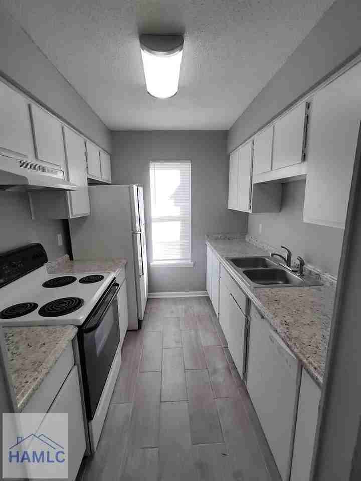 107 Gilbert St Apt 5 - Photo 3 of 15