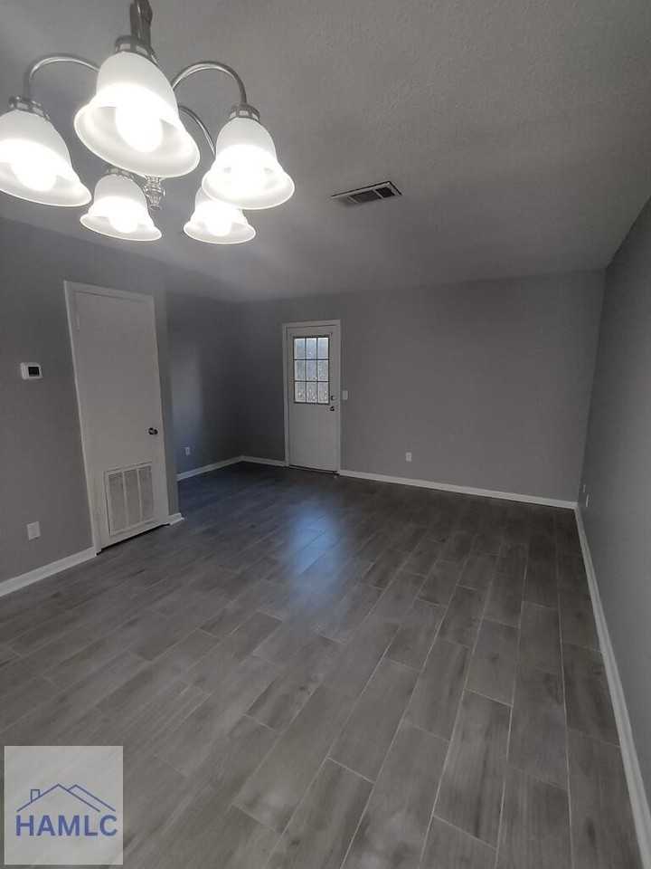 107 Gilbert St Apt 5 - Photo 4 of 15