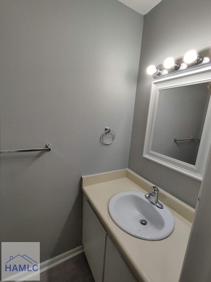 107 Gilbert St Apt 5 - Photo 7 of 15