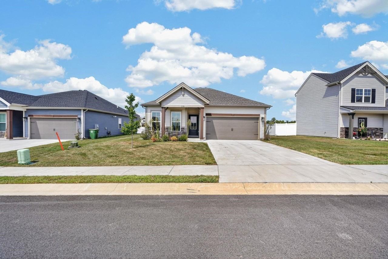 275 Applegate Dr - Photo 2 of 43