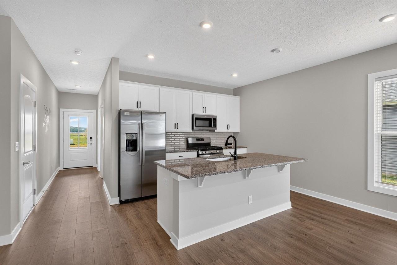 275 Applegate Dr - Photo 6 of 43